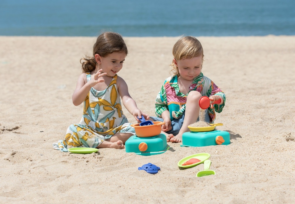 Hape Toys Sandy Chef Beach Cooking Play Set