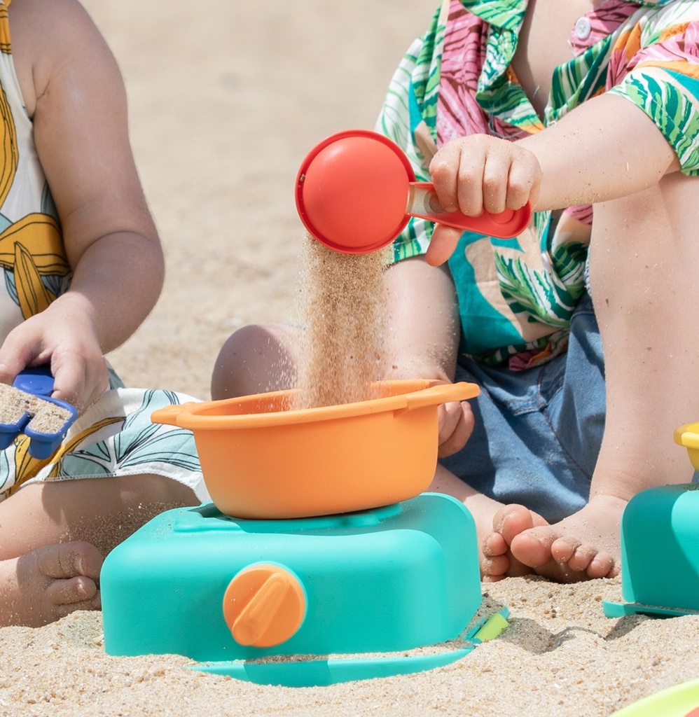 Hape Toys Sandy Chef Beach Cooking Play Set